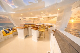 FAVOR 49 048 Flybridge - Wet Bar
