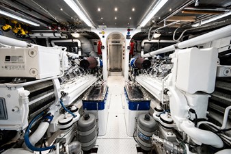 FAVOR 50 049 Engine Room 