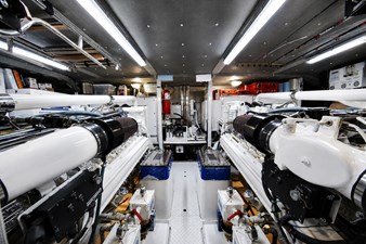 FAVOR 51 050 Engine Room 