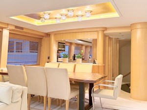 FAVOR 10 010 MAIN DECK DINING