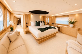 FAVOR 18 018 Main Deck Master Stateroom