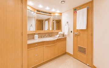FAVOR 26 028 Main Deck Master Stateroom Ensuite - His