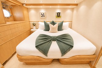 FAVOR 41 043 Lower Deck Aft Starboard Guest Stateroom with Splitting Bed