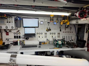 FAVOR 62 064  Engine Room
