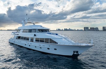 FAVOR 69 071 Bow & Starboard