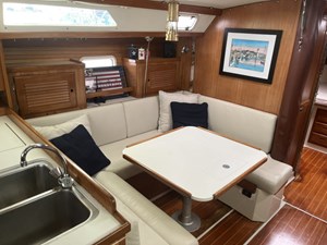 LIBERTY 2 Dinette port