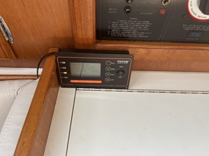 LIBERTY 8 Battery monitor