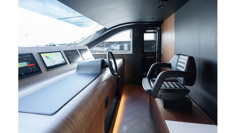 X90 FAST - Yacht zu verkaufen