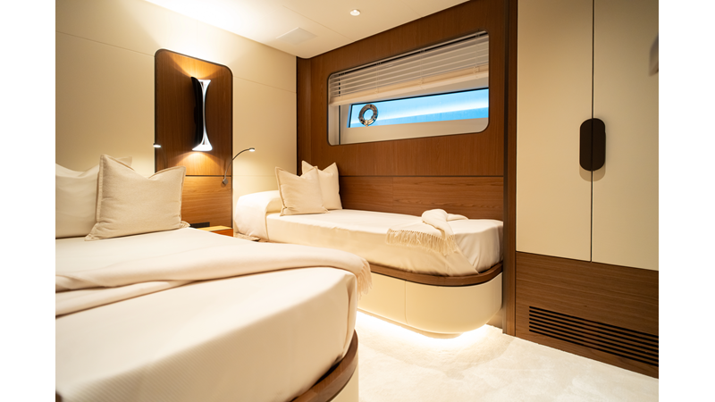 X90 FAST - Yacht zu verkaufen