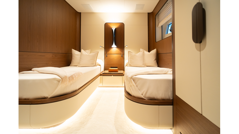 X90 FAST - Yacht zu verkaufen