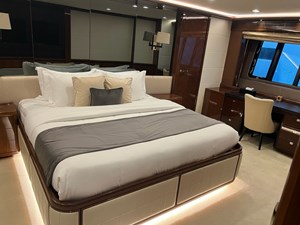 Mira 8 Master Cabin