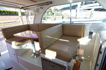 BELLA FAMIGLIA 19 Dinette in Forward Seating Mode