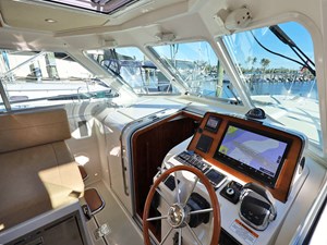 BELLA FAMIGLIA 22 Helm Looking Inboard 