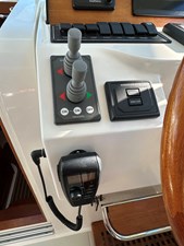 BELLA FAMIGLIA 23 Helm Port Lower