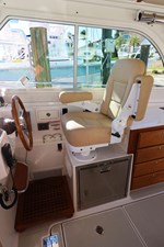 BELLA FAMIGLIA 24 Helm Looking Outboard