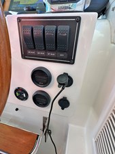 BELLA FAMIGLIA 25 Helm Starboard Lower