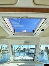BELLA FAMIGLIA 29 Overhead Hatch Pilothouse