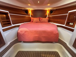 BELLA FAMIGLIA 31 Island Berth 