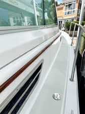 BELLA FAMIGLIA 11 Side Deck Detail