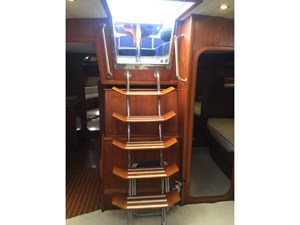 BAJAVENTO 37 Companionway steps