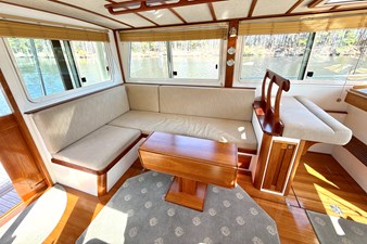 SANTORINI 7 Port Saloon