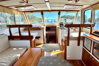 SANTORINI 9 Companionway