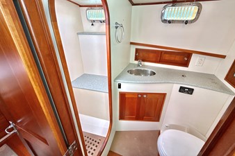 SANTORINI 17 Stall Shower