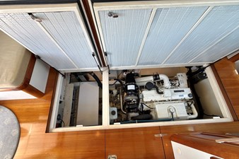 SANTORINI 19 Engine Access