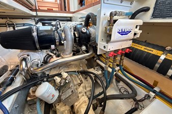 SANTORINI 21 Engine Compartment