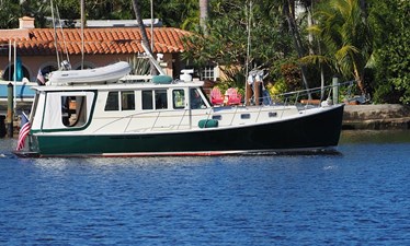 SANTORINI 25 Custom canvas and screen enclosures perfect for warm climes