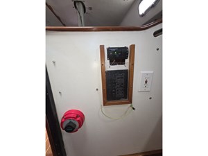 SLIP AWEIGH 30 Electrical