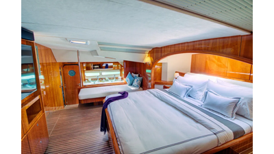 2010 Privilege 745 19 