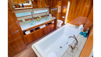 2010 Privilege 745 46 