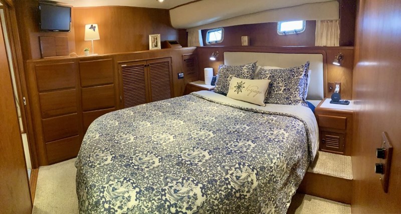 0Master stateroom looking aft