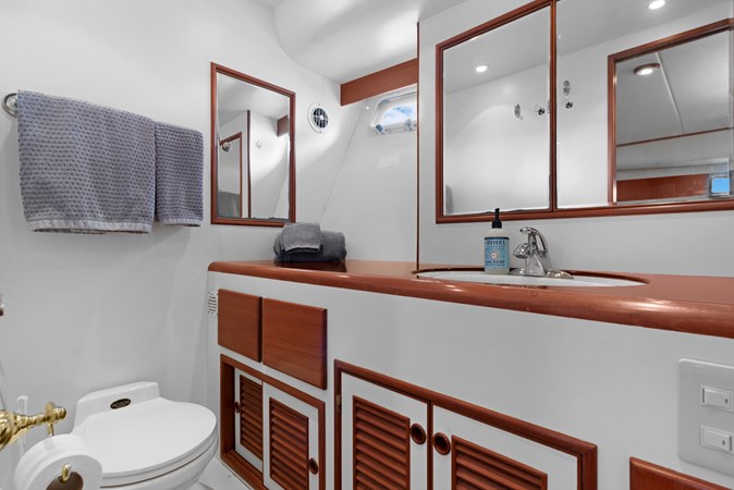 0Master stateroom Head