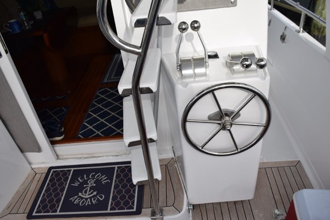 Cockpit helm station