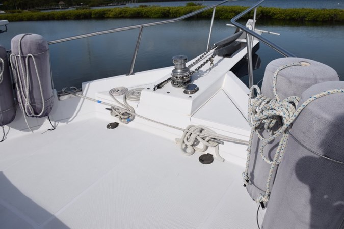 Pulpit and electric windlass with two mounted anchors and rode, fender storage racks