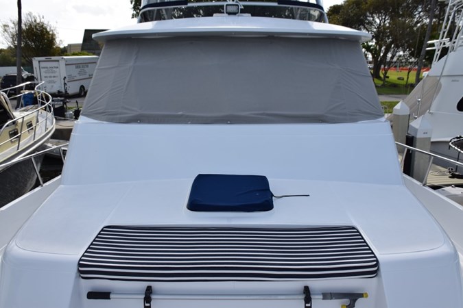 Bow Riding seat, from windshield canvas mask