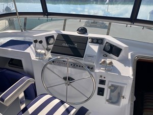 INDIGO 8 Flybridge Helm