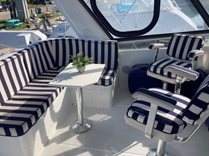 INDIGO 9 Flybridge Lounge and table