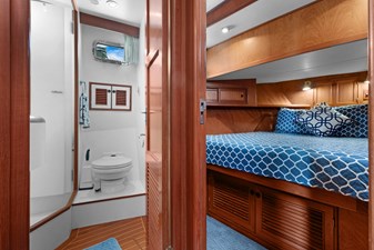 INDIGO 32 Guest Head open to companionway