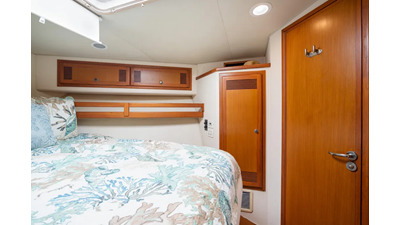 2000 Cabo 45 Express 2 