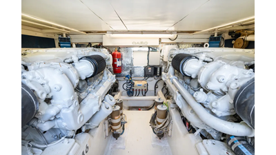 2000 Cabo 45 Express 31 