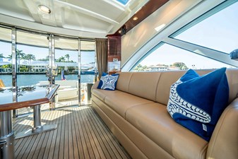 RECON ROYALE 19 Port upper salon looking aft