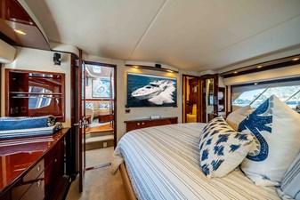 RECON ROYALE 34 Master stateroom