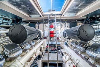 RECON ROYALE 46 Engine room