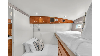 1978 Hatteras 42 Convertible 31 