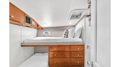 1978 Hatteras 42 Convertible 32 