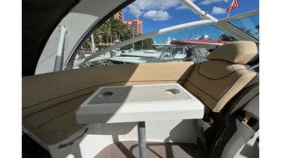 2013 Cruisers Yachts 380 Express 4 