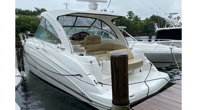 2013 Cruisers Yachts 380 Express 1 